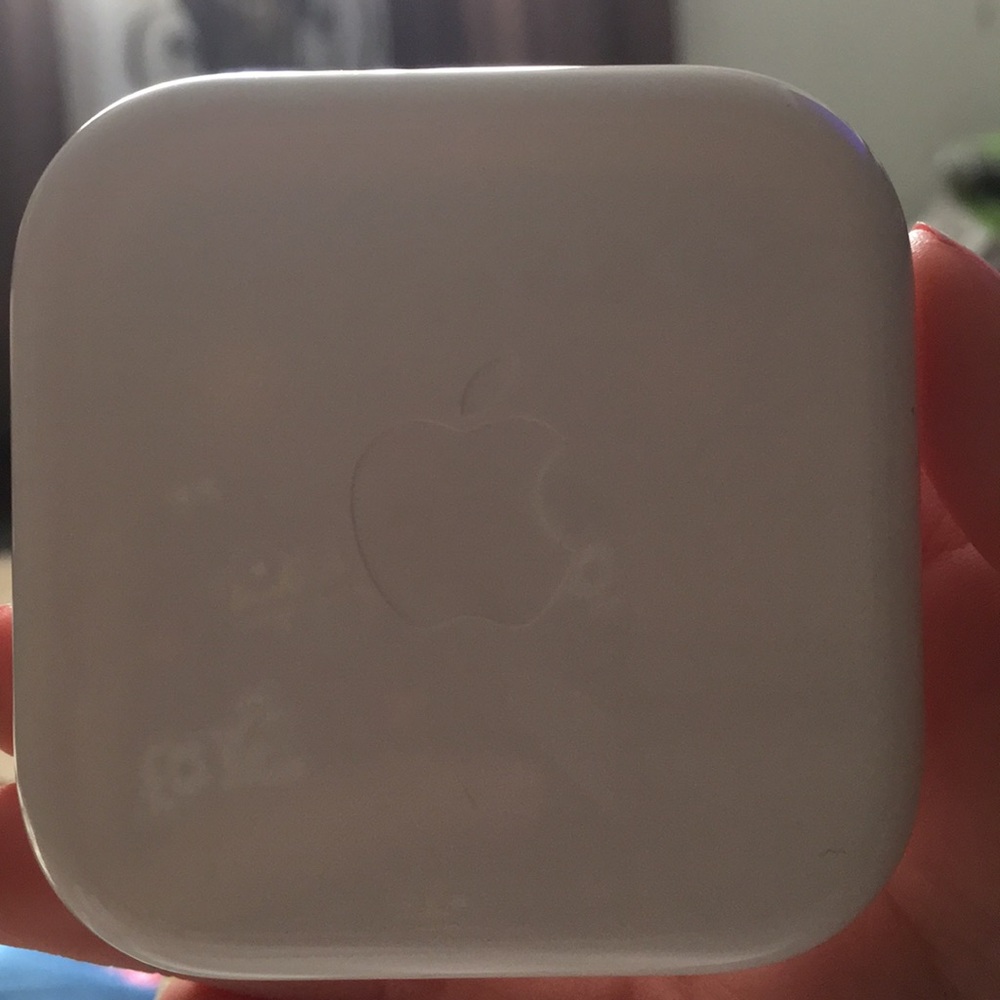 MAKE AN OFFER! Original headphone case -Apple